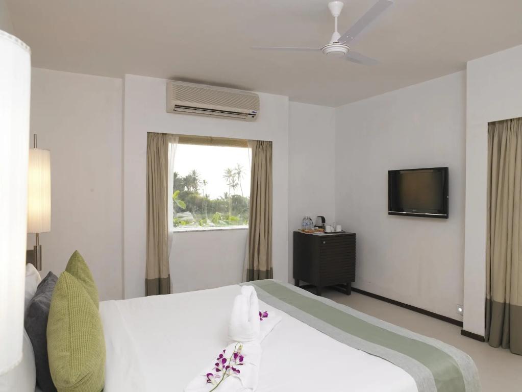 Royal Orchid Beach Resort & Spa - главное фото