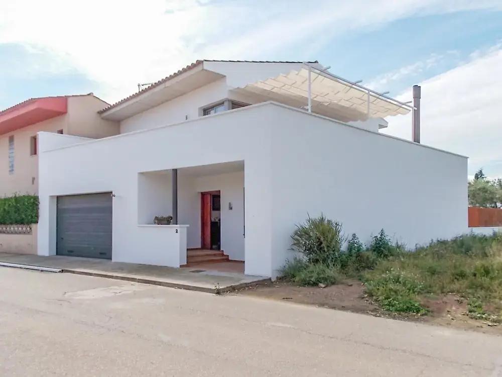 Fantastic Holiday Home in St Pere Pescador Spain With Pool - главное фото