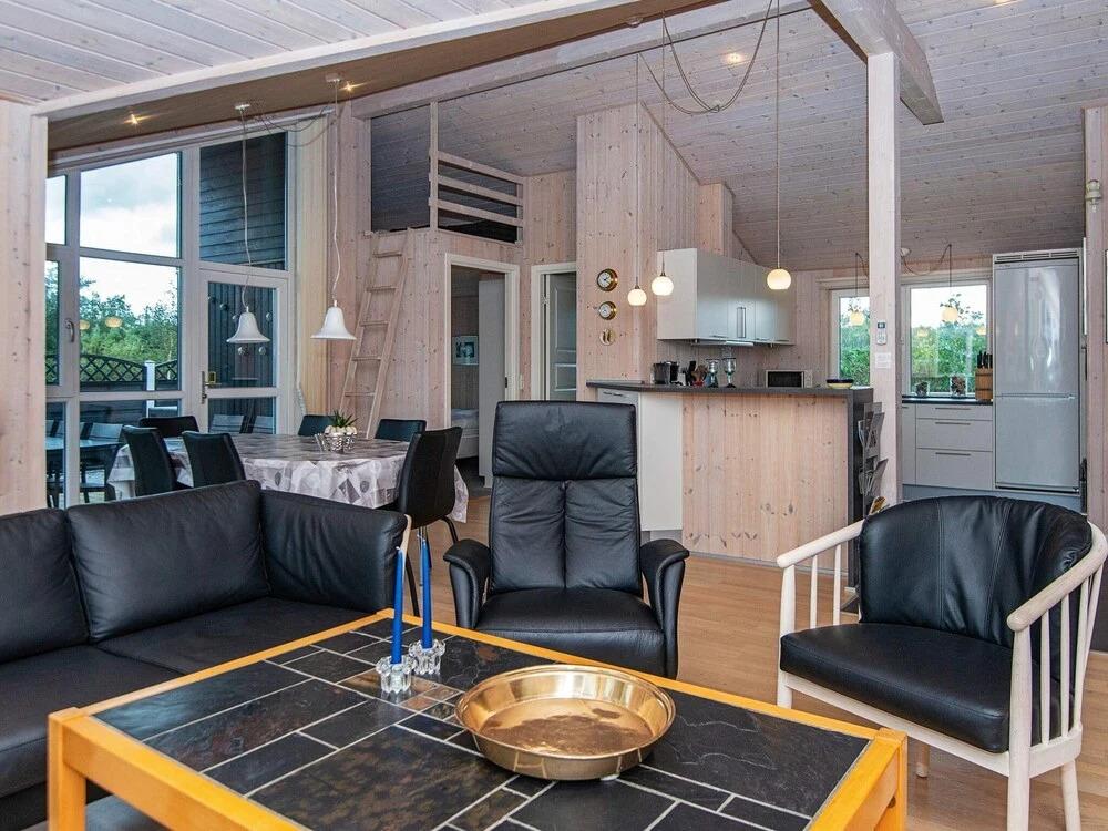 Quaint Holiday Home in Hemmet Jutland With Indoor Whirlpool - главное фото