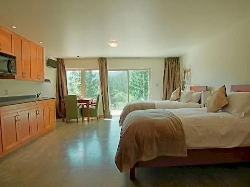 Bowen Island Hideaway - главное фото