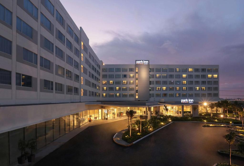 Park Inn By Radisson Clark - главное фото