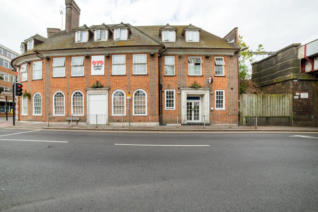 OYO London Luton - главное фото