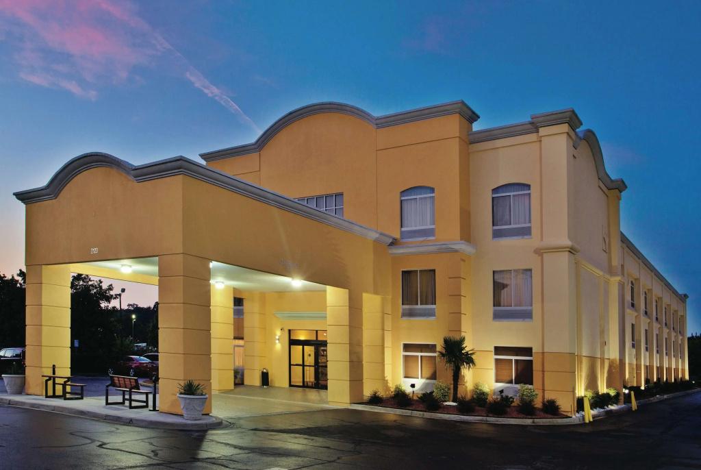 La Quinta Inn & Suites by Wyndham Florence - главное фото