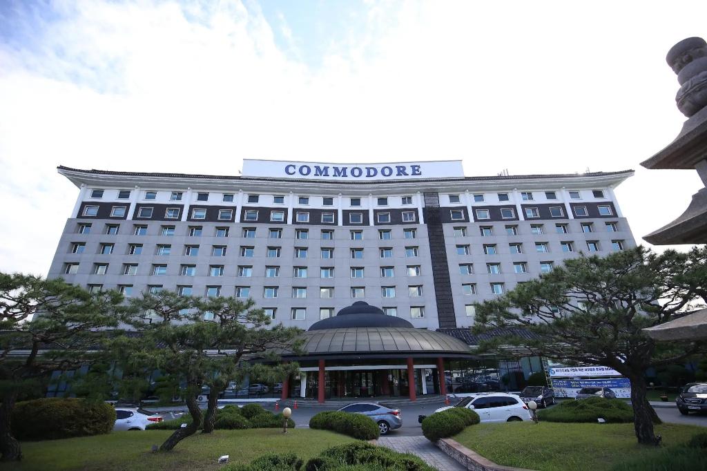 Commodore Hotel - главное фото