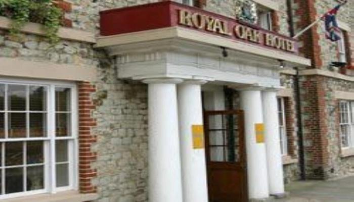 The Royal Oak Hotel - главное фото