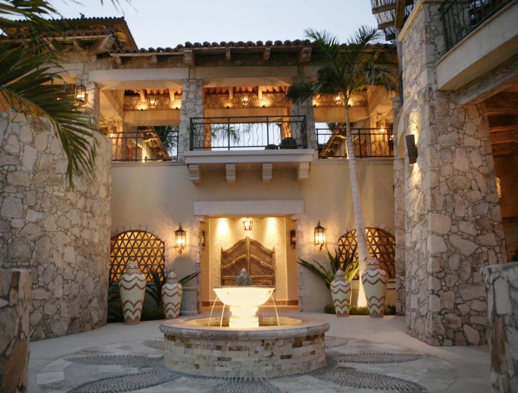 Hacienda Beach Club & Residences - главное фото