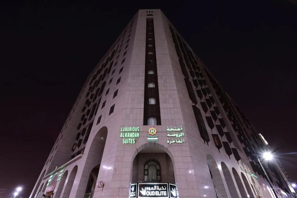 Luxurios Alrawdan Suites - главное фото