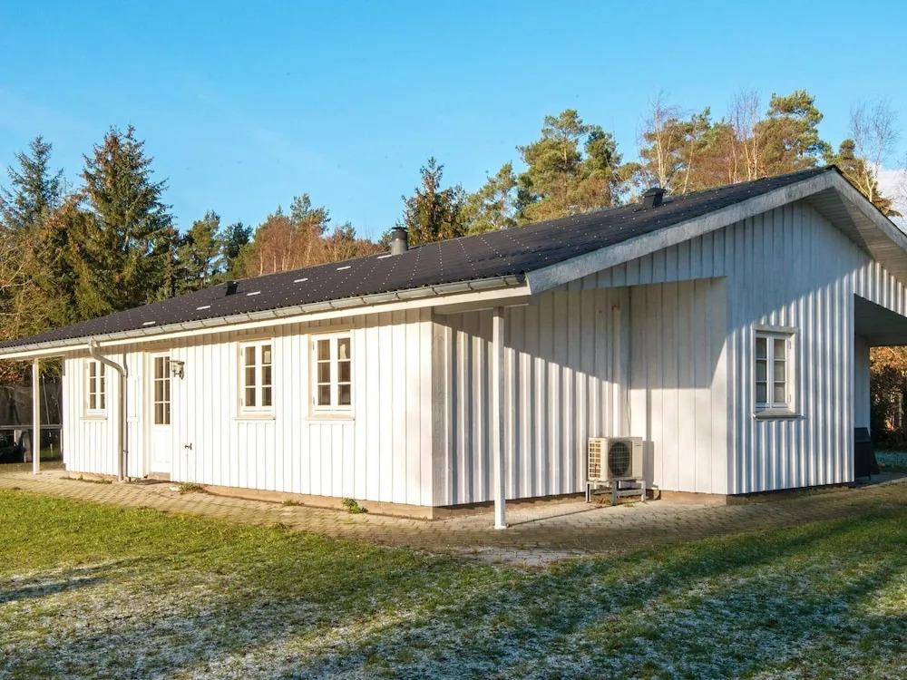 Quaint Holiday Home in Glesborg With Terrace - главное фото