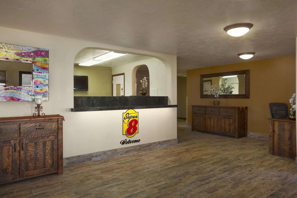 Super 8 by Wyndham Idaho Falls - главное фото