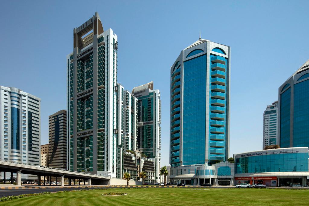 Отель Four Points by Sheraton Sharjah - главное фото