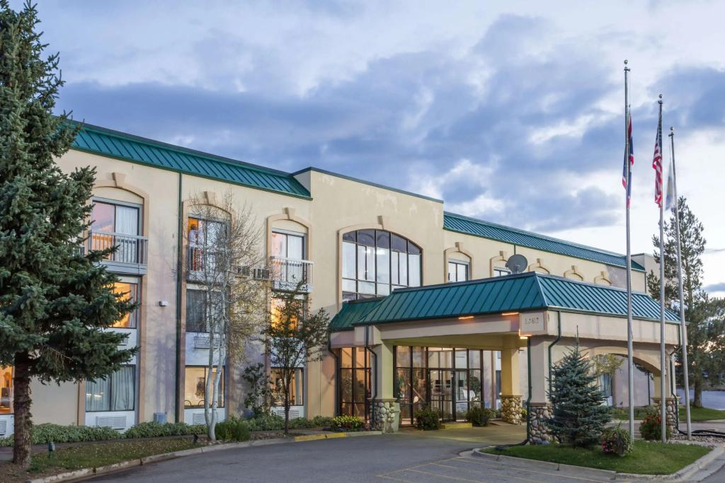 Days Inn by Wyndham Evanston WY - главное фото