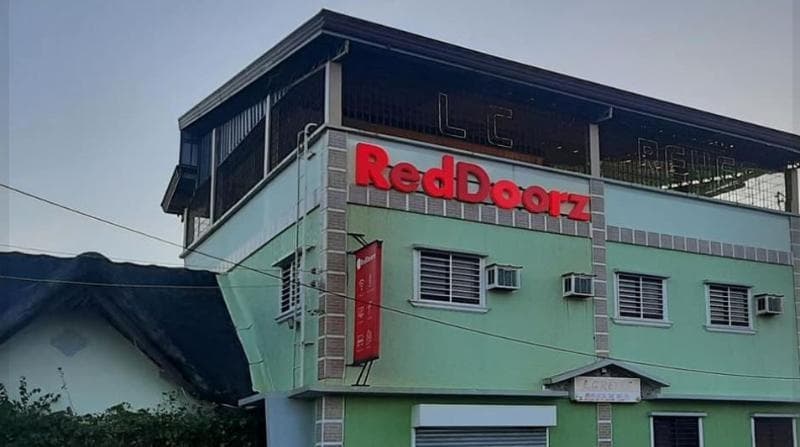 RedDoorz Plus near Bangui Windmills - Vaccinated Staff - главное фото