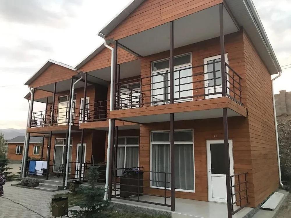 Курорт Altyn Bulak на берегу озера - главное фото