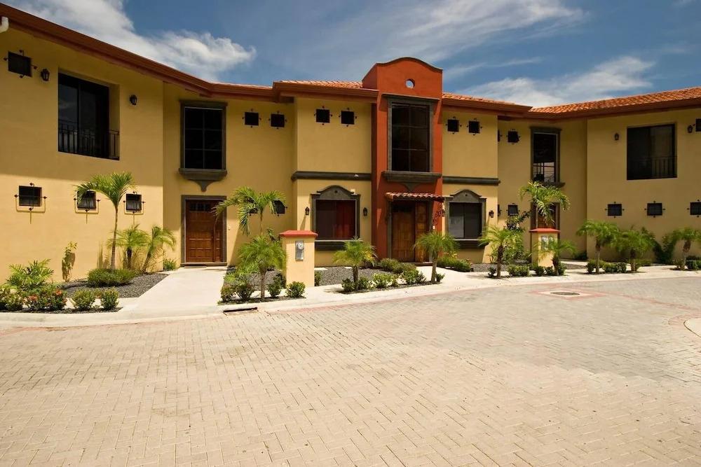 Big Hillside Villa in Potrero With Pool and Panoramic Ocean Views - главное фото