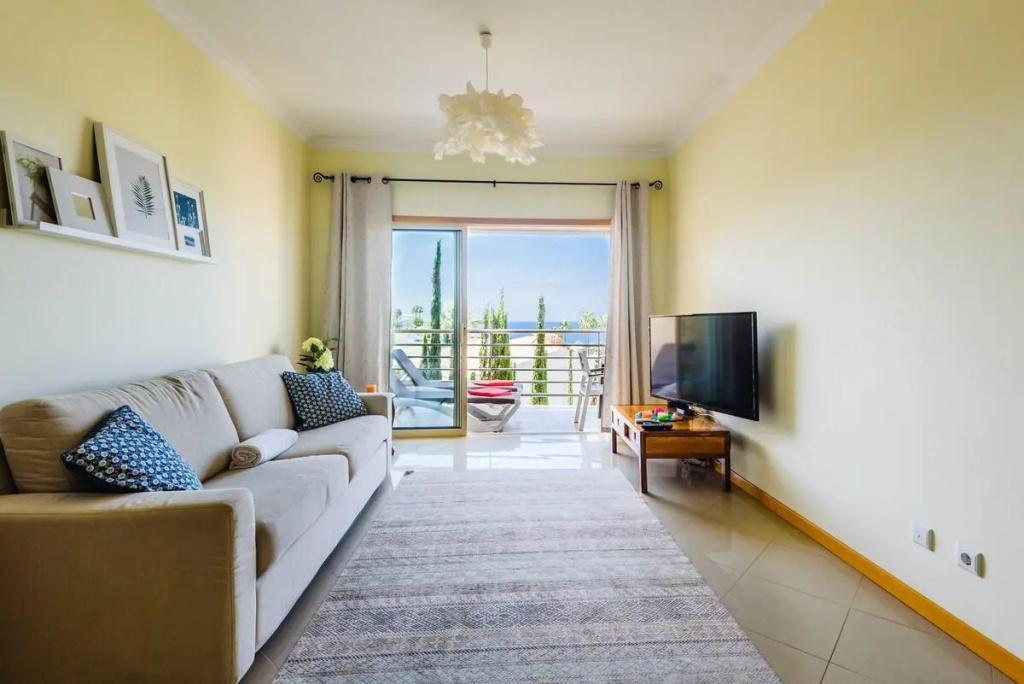 Ocean View Apartment with Terrace in Albufeira - главное фото