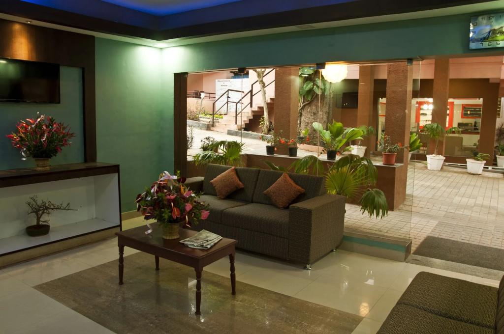 TGI STAR Holidays Yercaud - главное фото