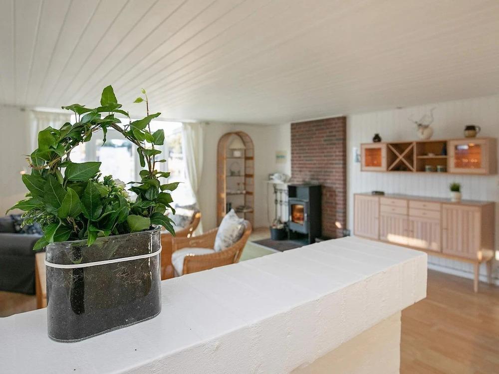 Charming Holiday Home in Blokhus with Roofed Terrace - главное фото