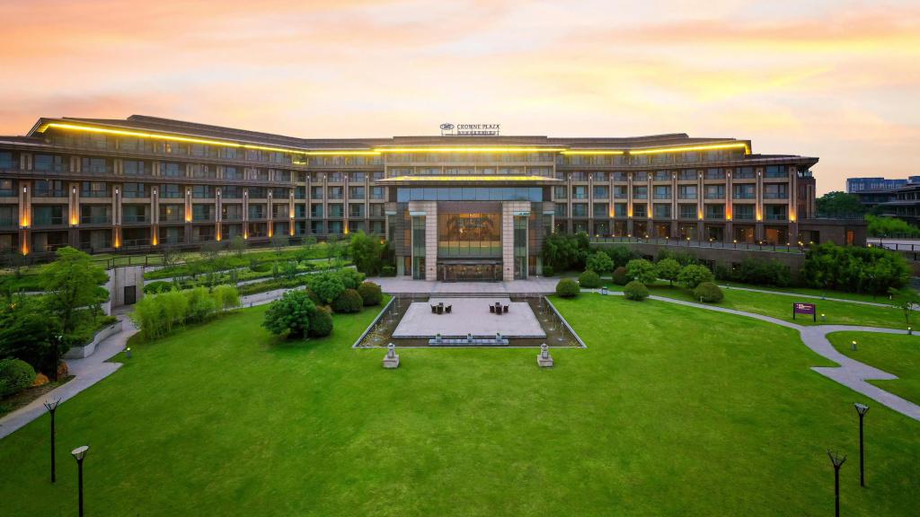 Crowne Plaza Xuzhou Dalong Lake by IHG - главное фото