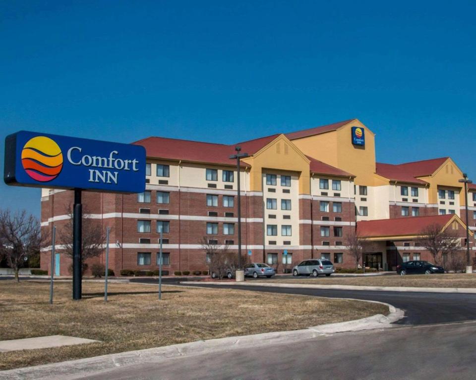 Comfort Inn Detroit/Warren Sterling Heights - главное фото