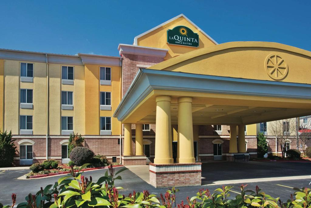 La Quinta Inn & Suites by Wyndham Hot Springs - главное фото