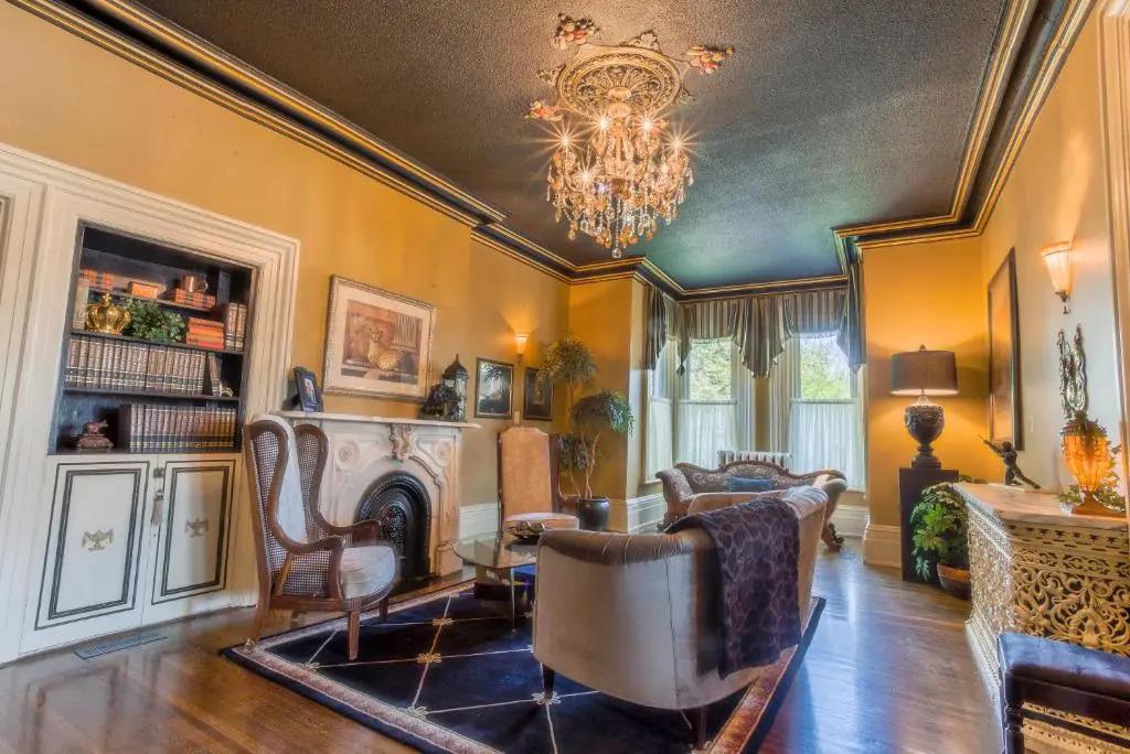 The Woodview Inn - главное фото