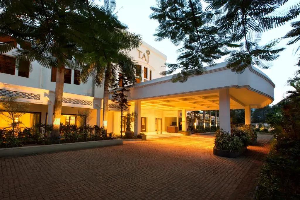Taj Connemara - главное фото