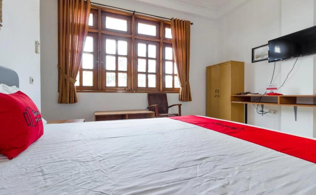 RedDoorz @ Taman Menteng Bintaro - главное фото
