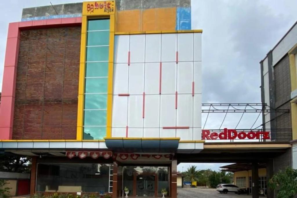 RedDoorz Plus Syariah @ Jalan Syiah Kuala Banda Aceh - главное фото