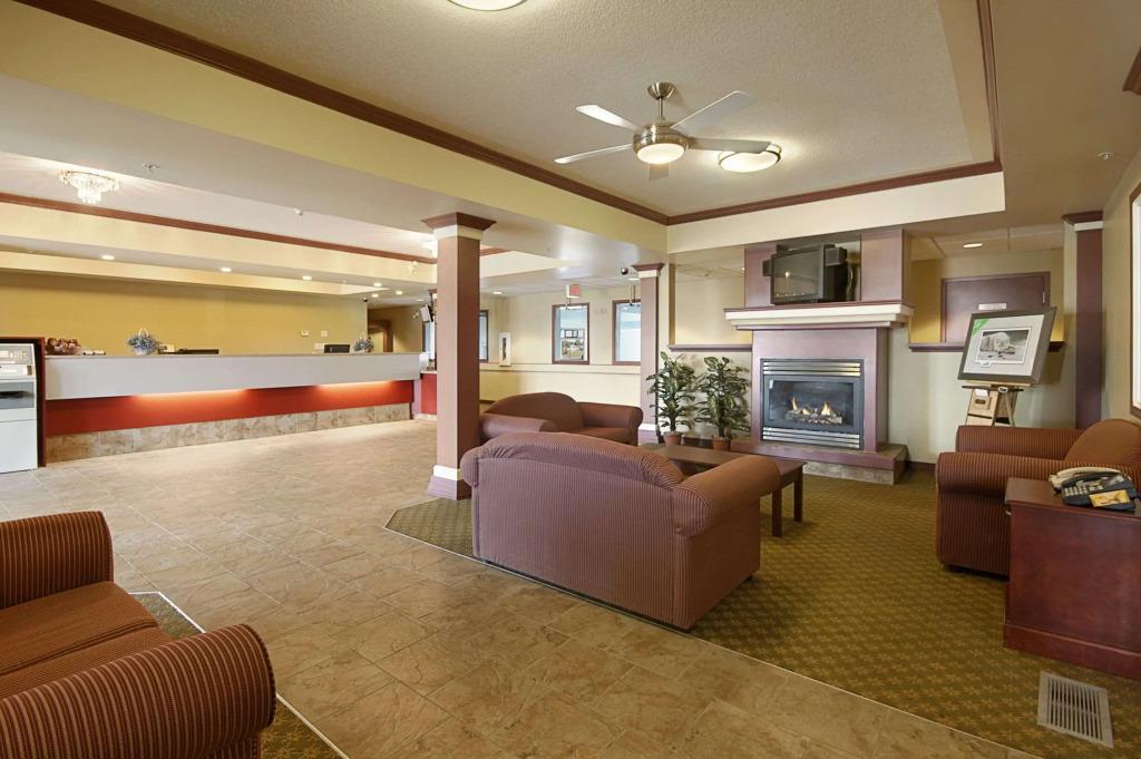 Super 8 by Wyndham Fort Saskatchewan - главное фото