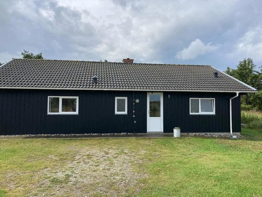 Quaint Holiday Homein Hjørring With Whirlpool - главное фото