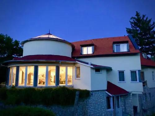 Guest House Atrium Vendégház - главное фото