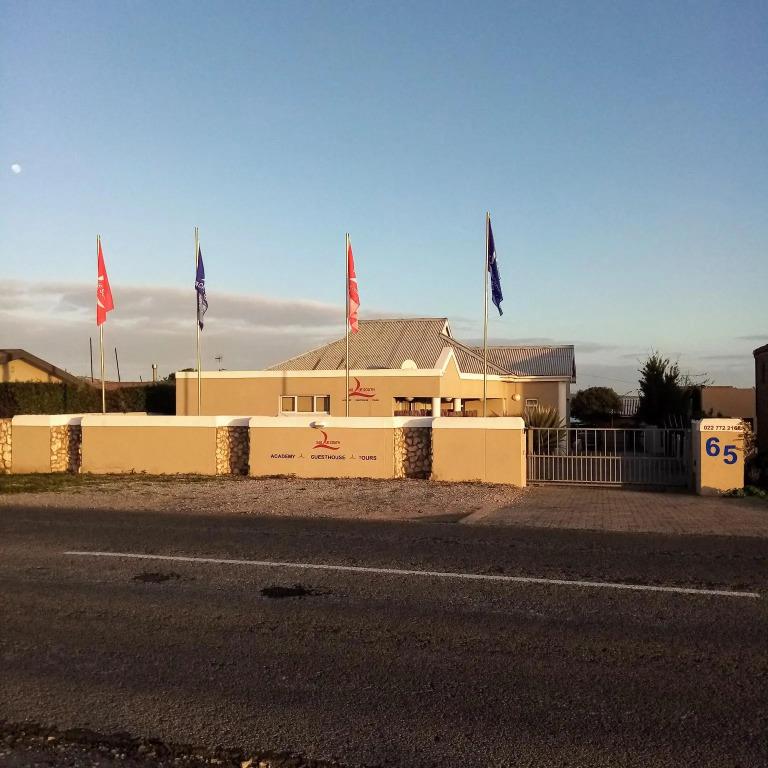 Due South Guesthouse - главное фото