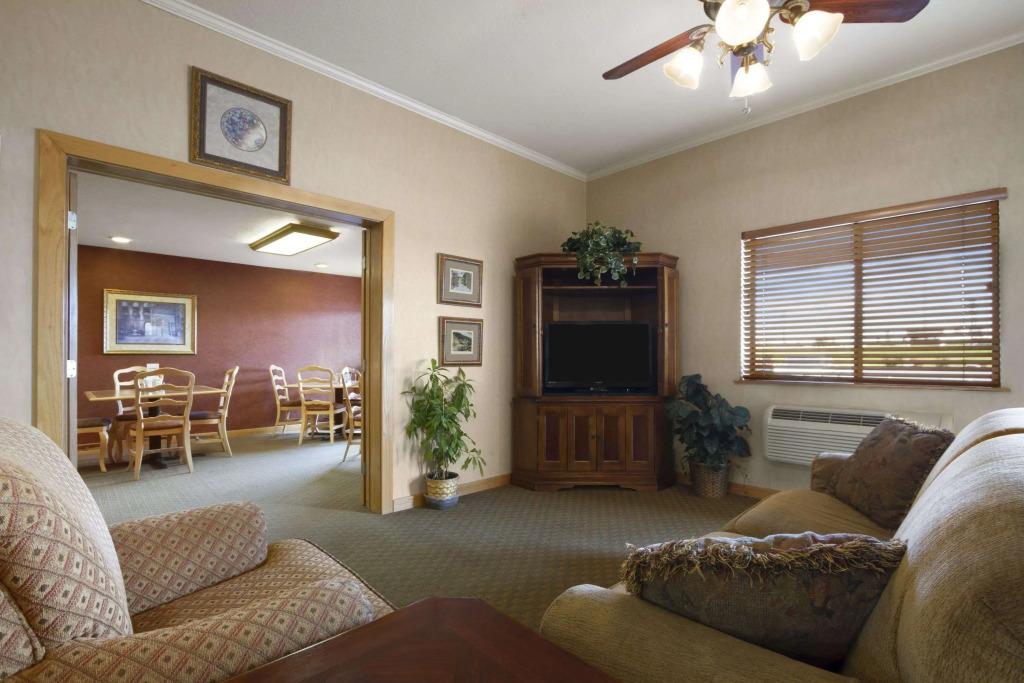 Super 8 by Wyndham Cuba - главное фото