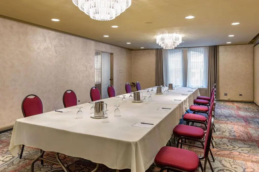 The Fort Garry Hotel, Spa and Conference Centre, an Ascend Collection Hotel - главное фото