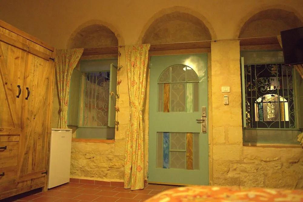 The Well Guesthouses - Home in the Old City - главное фото