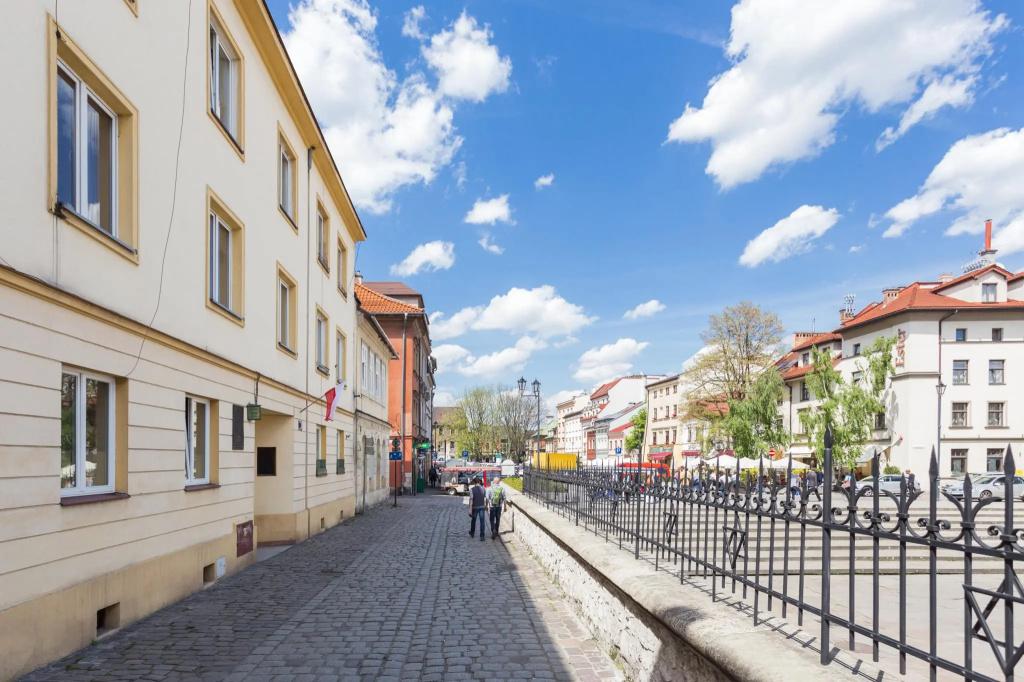 InPoint Jewish Town Apartments - главное фото