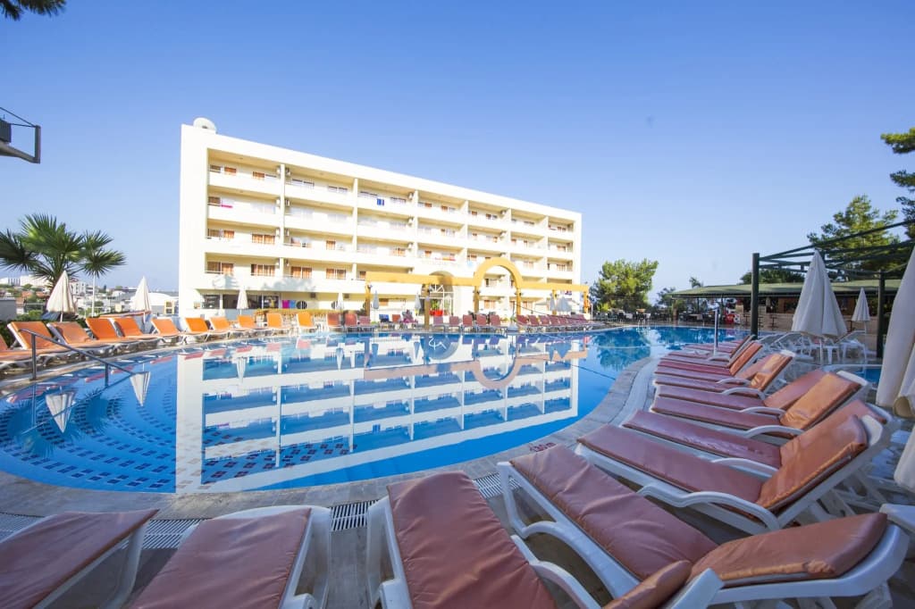Апарт-Отель Tuntas Family Suites Kusadasi - главное фото