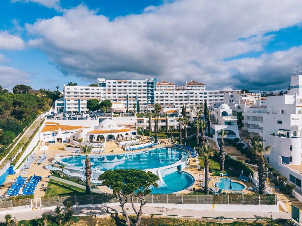 Апарт-Отель Grand Muthu Oura View Beach Club - главное фото