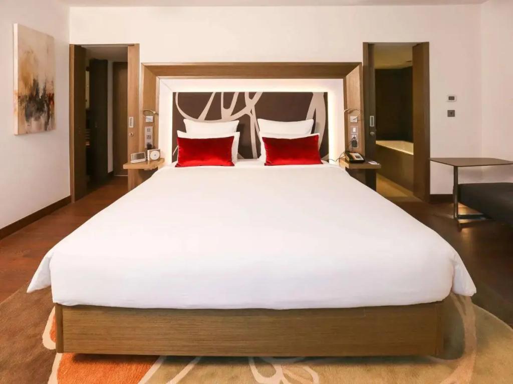 Novotel New Delhi Aerocity Hotel - главное фото
