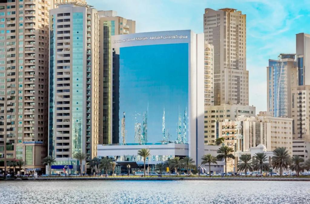 Corniche Hotel Sharjah - главное фото